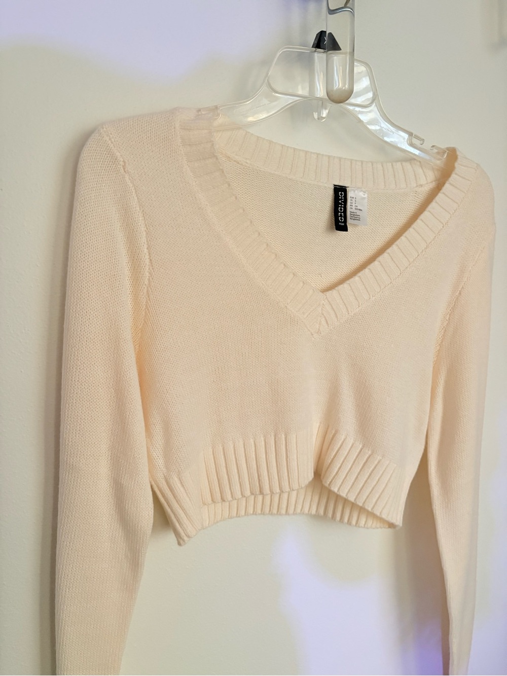 H&M Cream V-Neck Cropped Sweater